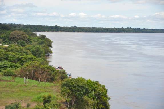Um dos muitos grandes rios no o sul de Roraima, na viagem para Presidente Figueiredo - AM